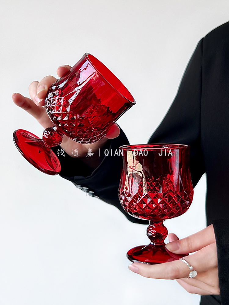 Vintage red ins style embossed – Wine Beer Foot recenzja i cena